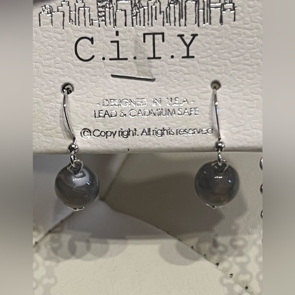 C.I.T.Y Necklace & Earring Set - Picture 3 of 3